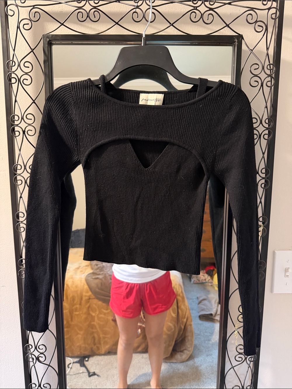 Black Cutout Ribbed Cropped Long-Sleeve Top - Women